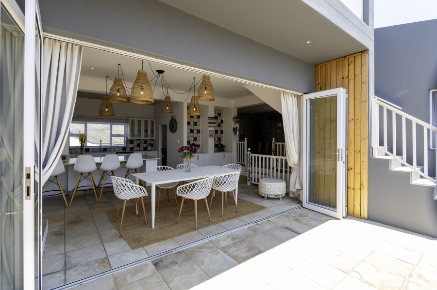 5 Bedroom Property for Sale in West Beach Eastern Cape
